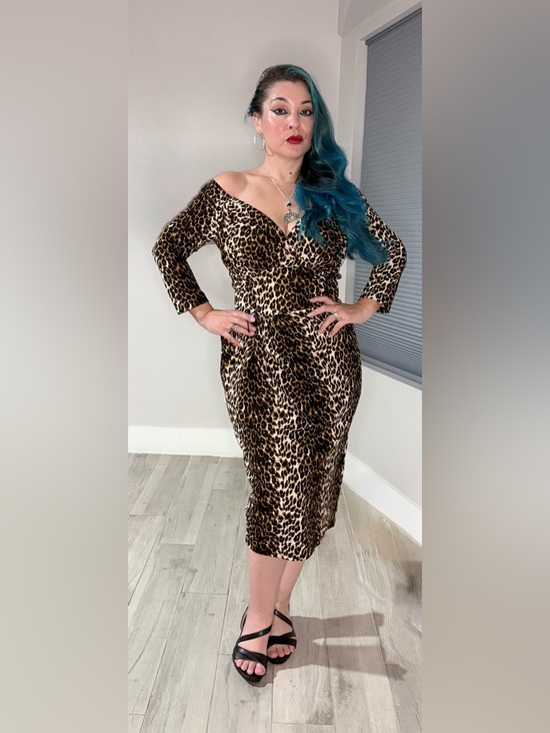 Vixen by Micheline Pitt Dresses & Skirts - Vixen Starlet Wiggle Leopard Print size Large